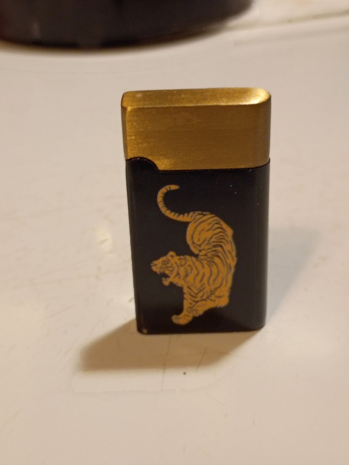 Grinding Wheel Tiger Design Butane Refillable Flip Top Thin 