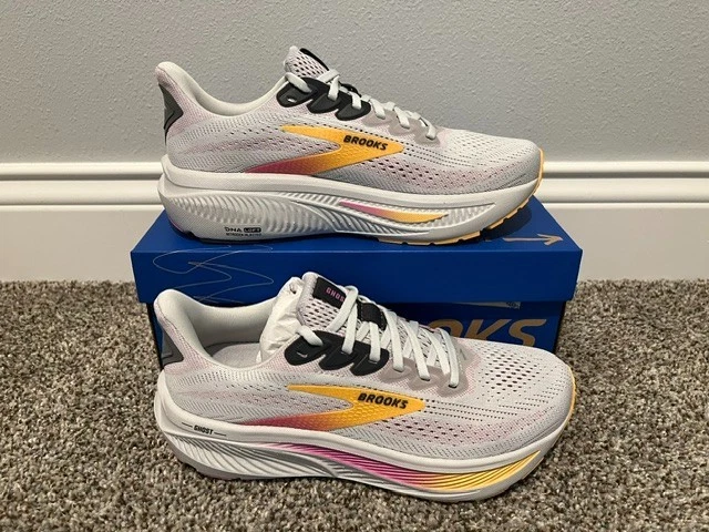 Women's Size 8 Brooks Ghost 17 Running Shoes New In  Oyster/Apricot/Pink 120431 - Image 4 of 4