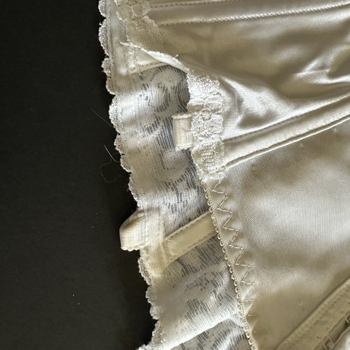 CARNIVAL Vtg 70s Longline Bra Bustier Corset White Lace Underwire Boning 36B - Picture 3 of 13