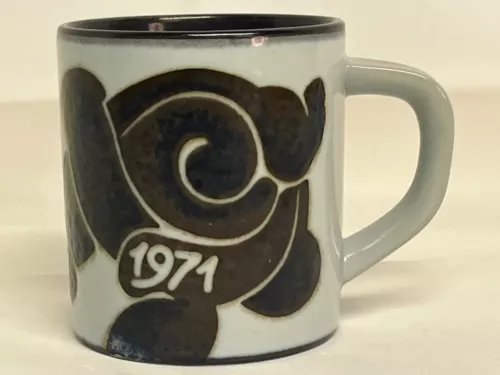 Royal Copenhagen Fajance Annual Dated Coffee Mug 3" Artisan Design Denmark 1971