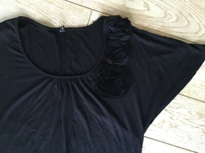 romantisches Shirt M schwarz plastische Blüten Ann Christine