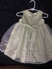 Charming Green Kids Dress with Floral Embroidery