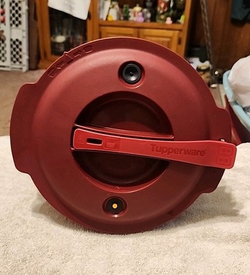 Tupperware  Microwave Pressure Cooker with Lid 3 Qt. 3 L. 7643A-2 Cranberry