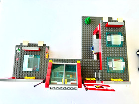 100% COMPLETE 7945 Fire Station CITY 2007 600 PC Lego Set With 2 Trucks 1 Owner