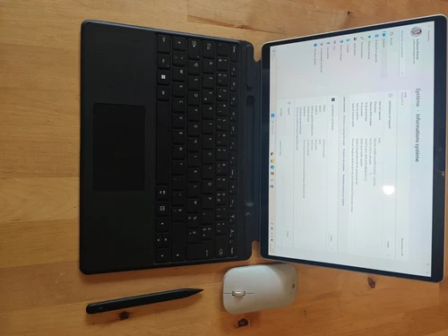 Microsoft Surface Pro 9 (Intel Core i5/16GB RAM/256GB SSD) Argent Comme Neuf