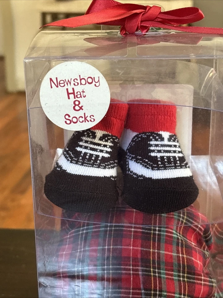 Baby Essentials Infantil Rojo Cuadros Gorra y Calcetines Conjunto de Accesorios de Newsboy - 0-6M Foto 3 de 4