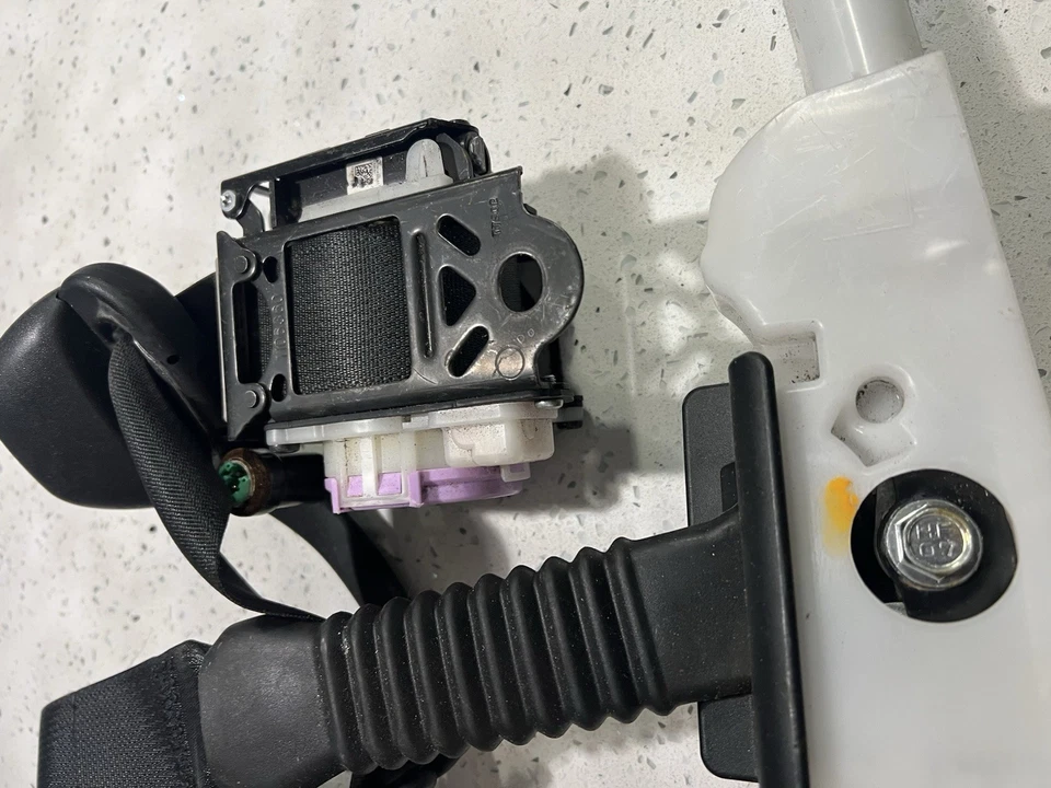 Cinturón de seguridad del lado del conductor Infiniti Q60 2017-25 lado izquierdo OEM Foto 4 de 4