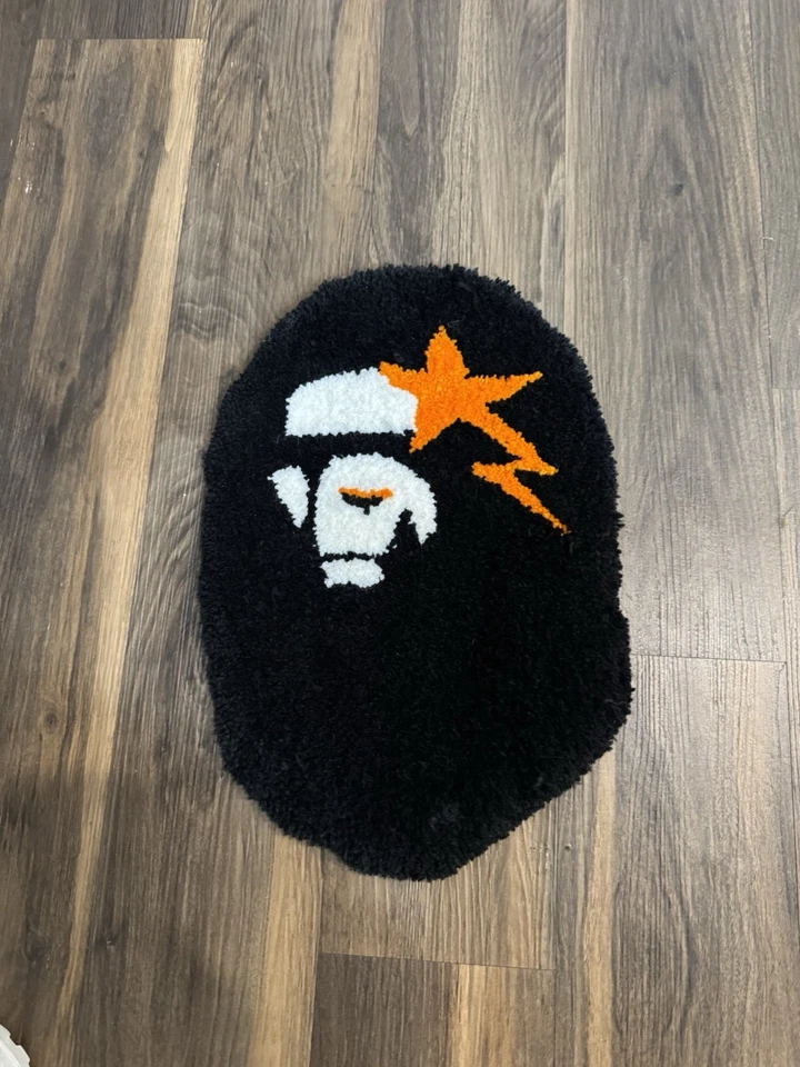 Alfombra BAPE hecha a mano rara blanca y negra dibujos animados decorativa, edición limitada Foto 2 de 4
