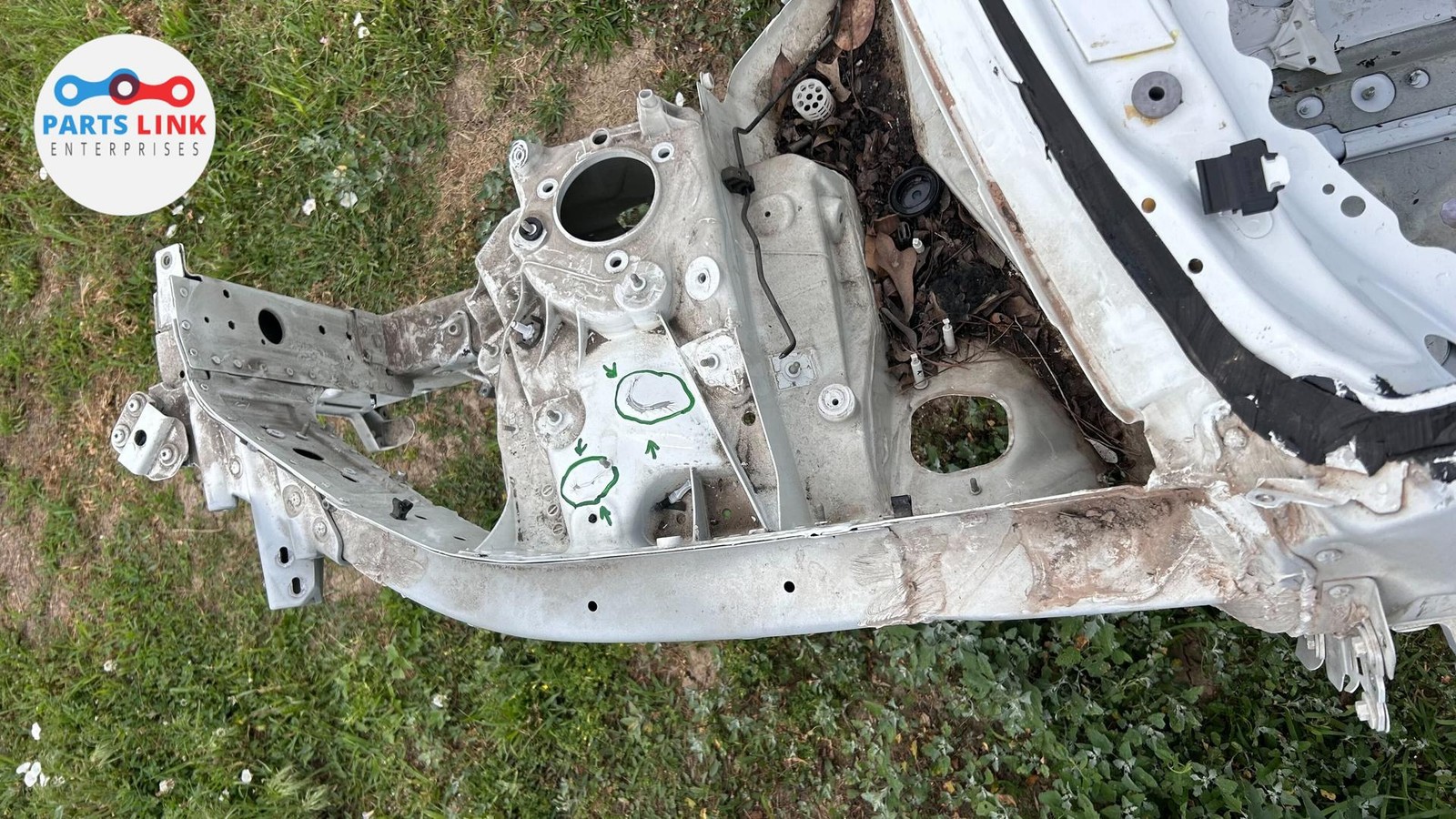 2016-20 BENTLEY BENTAYGA FRONT LEFT APRON INNER FENDER STRUCTURAL CUT A9B 636
