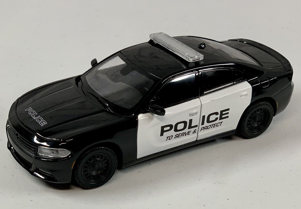 New Welly 1:24 Scale 2016 Dodge Charger R/T Police Diecast Model Car