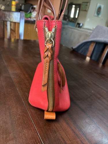 Bolso de Mano Dooney & Bourke Morgan Saffiano Cuero Cremallera Lateral CORAL Usado - Imagen 6 de 19