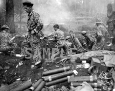 Marines Man 75mm Pack Howitzer M1 WORLD WAR II WW2 WWII 8x10 Photo 108c