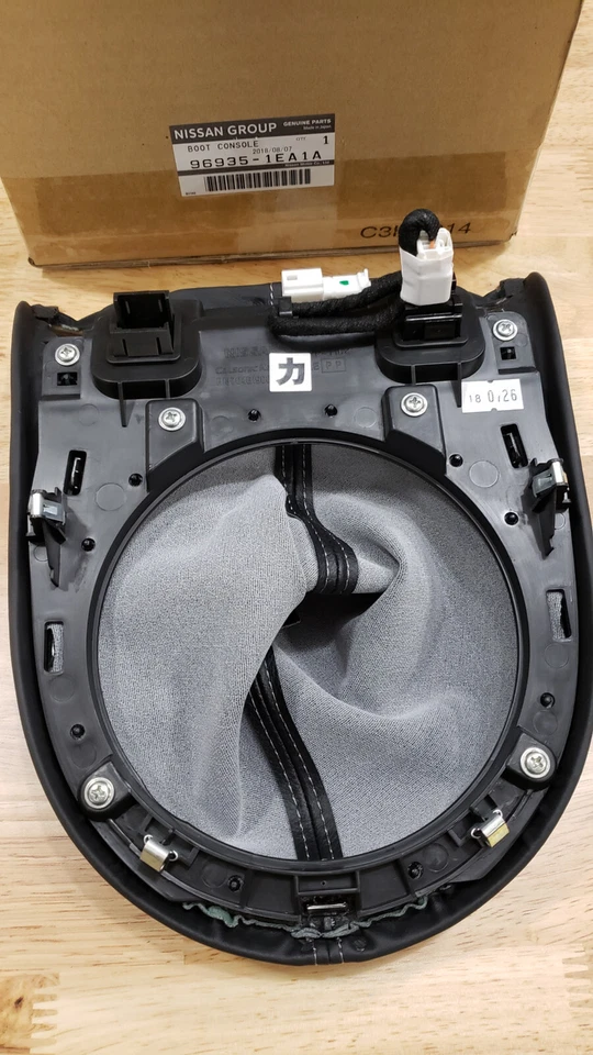 GENUINE 2009-2020 NISSAN 370Z 6 SPEED MANUAL SHIFT KNOB BOOT 96935-1EA1A - Image 4 of 4