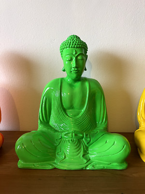 Neon Buddha grün Statue Ornament meditierend sitzend Figur Statue Figurine 