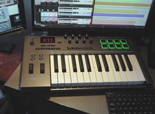 Nektar Impact LX25 25-Key USB MIDI Keyboard Controller Pads Encoders Controls