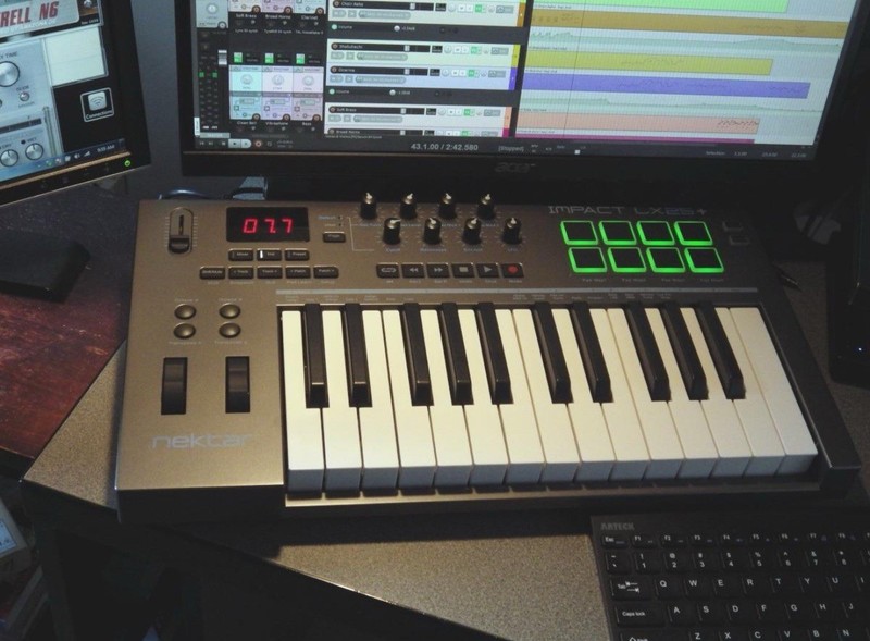 Nektar Impact LX25+ 25-Key USB MIDI Keyboard Controller Pads Encoders Controls