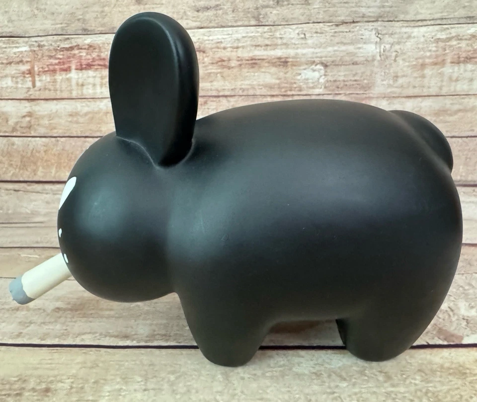 Raro Kidrobot Bounty Hunter BxH Smorkin' Labbit Frank Kozik Black Rabbit 2002 Foto 3 de 4