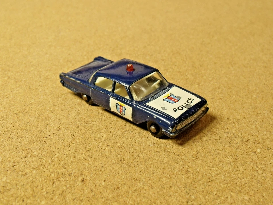 OLD VINTAGE LESNEY MATCHBOX # 55 FORD FAIRLANE POLICE CAR DARK BLUE - Image 3 of 4