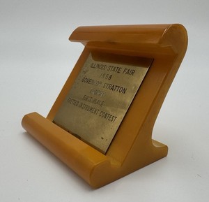 Sculptural Yellow BUTTERSKOTCH BAKELITE trophy award 1958 Illinois Fair 112g