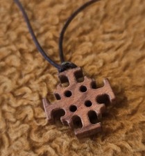 Jerusalemkreuz Anhänger Kette aus Olivenholz