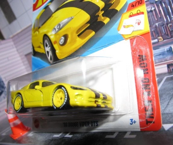 2025 Hot Wheels ЖЕЛТЫЙ '96 Dodge Viper GTS, с заменой колес Real Riders - Изображение 4 из 4