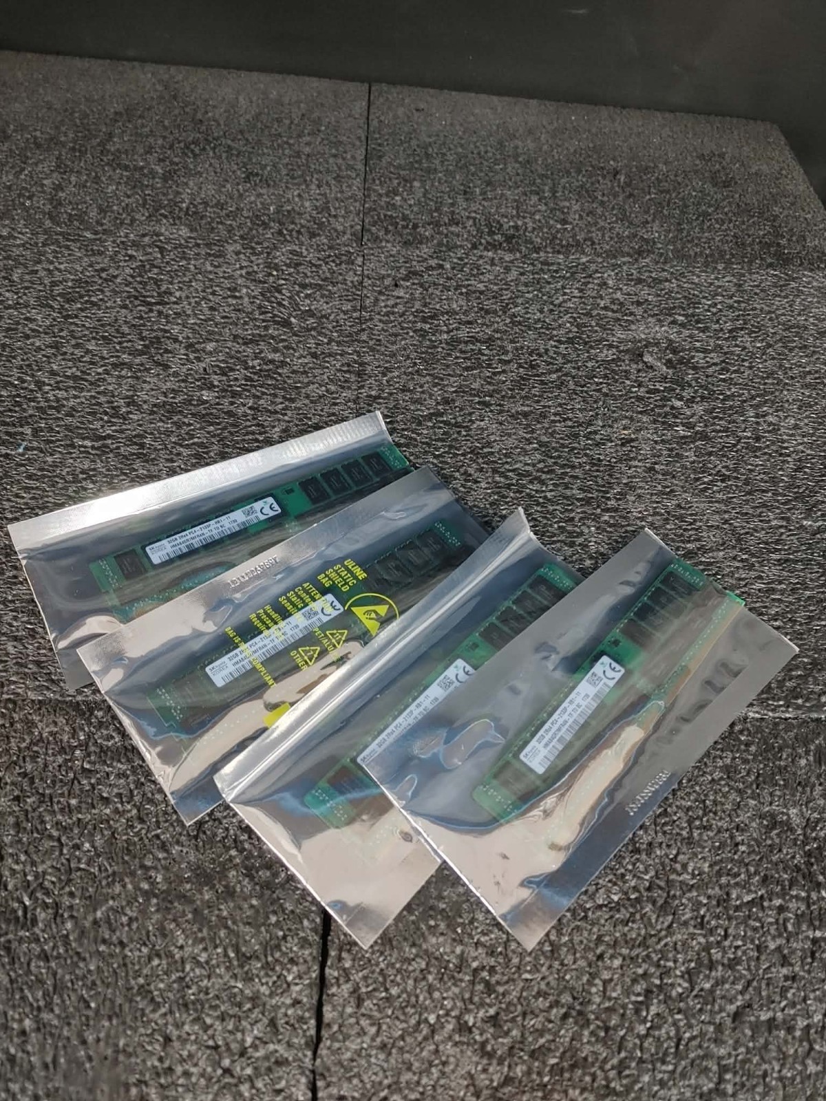 как выглядит Lot 4 SKhynix 32GB 2Rx4 PC4-17000 DDR4-2133 Registered ECC Server RAM Memory фото