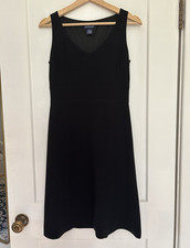 Ann Taylor Black Solid Crepe V-Neck Sleeveless A-Line Lined Zip Dress 0