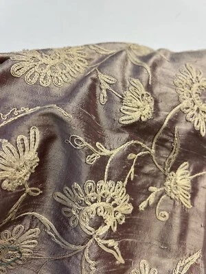 Tissu soie brodée de roses coloris Moka vendue au mètre - Photo 1/4
