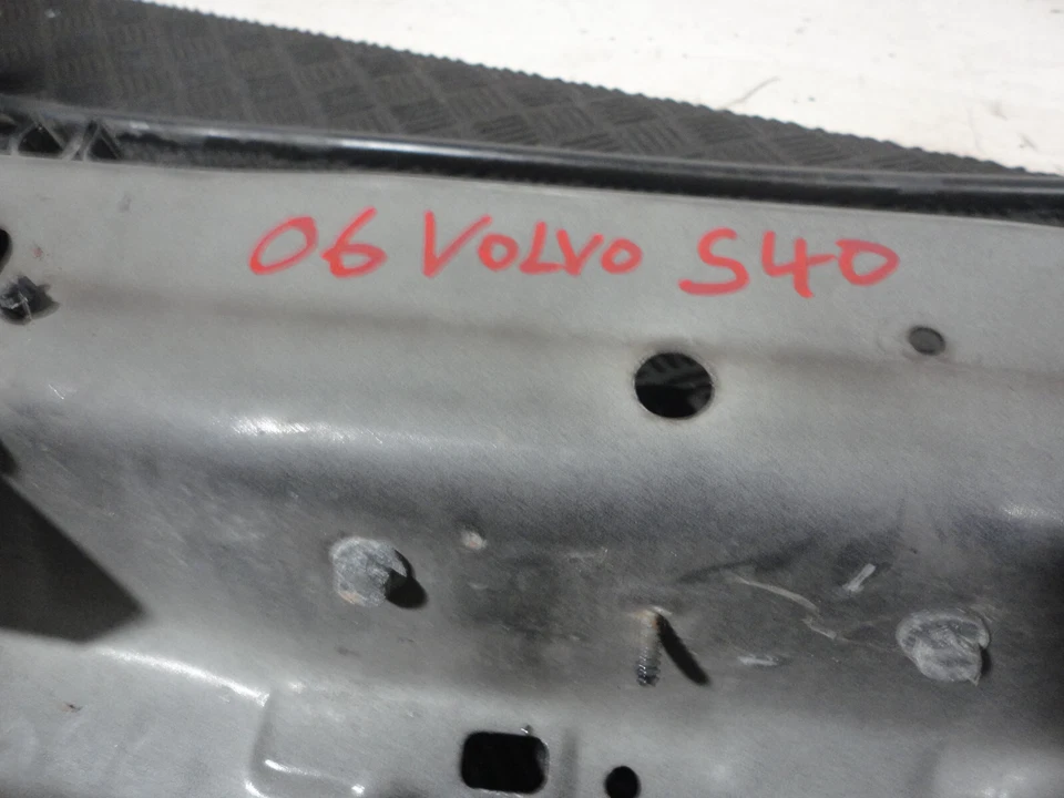 Volvo S40 2006 2,4 L tracción delantera A/T panel de cabezal delantero Foto 2 de 4