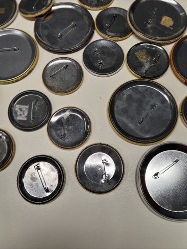 24 Vintage Iowa Hawkeyes Hawkeye Football Basketball Pins Buttons Rose Peach 5B - Picture 12 of 15