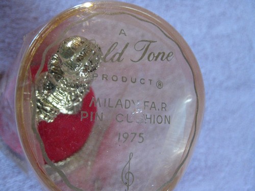 PIN CUSHION, NOS, "MILADY FAIR PIN CUSHION 1975", A GOLD TONE PRODUCT - Picture 10 of 13