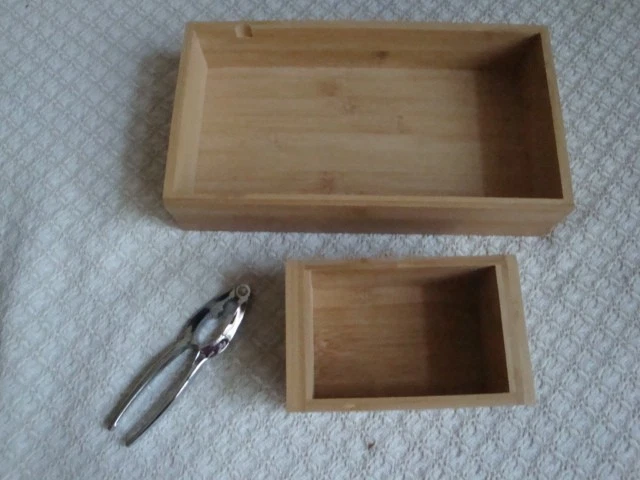 Rominox Nussschale mit Nussknacker 30x16x7,5 cm Bambus & Metall OVP - Bild 2 von 4