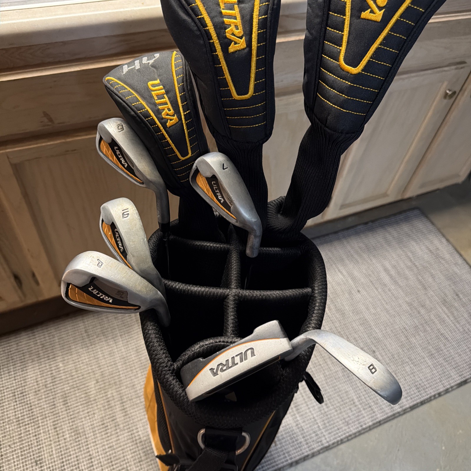 Clubs Lot W/bag, 6,7,8,9, Pw, Putter, Hybrid, Woods