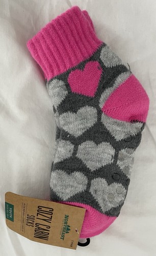 Cozy Cabin Aloe Infused Crew Socks. Pink Gray Hearts. Youth 10k-4. - Picture 2 of 8