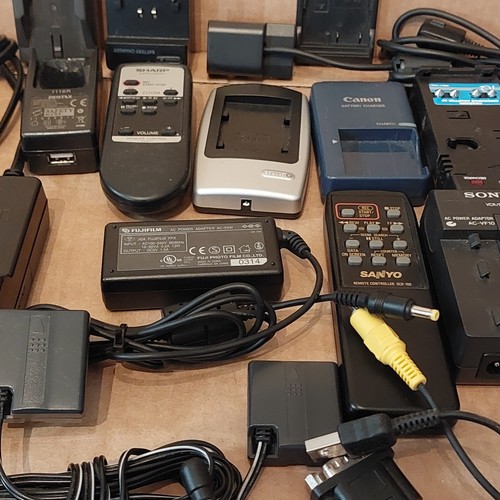 Camera and Camcorder Spares, Chargers, Remotes Job Lot inc Sony, JVC, Panasonic - Photo 6/11