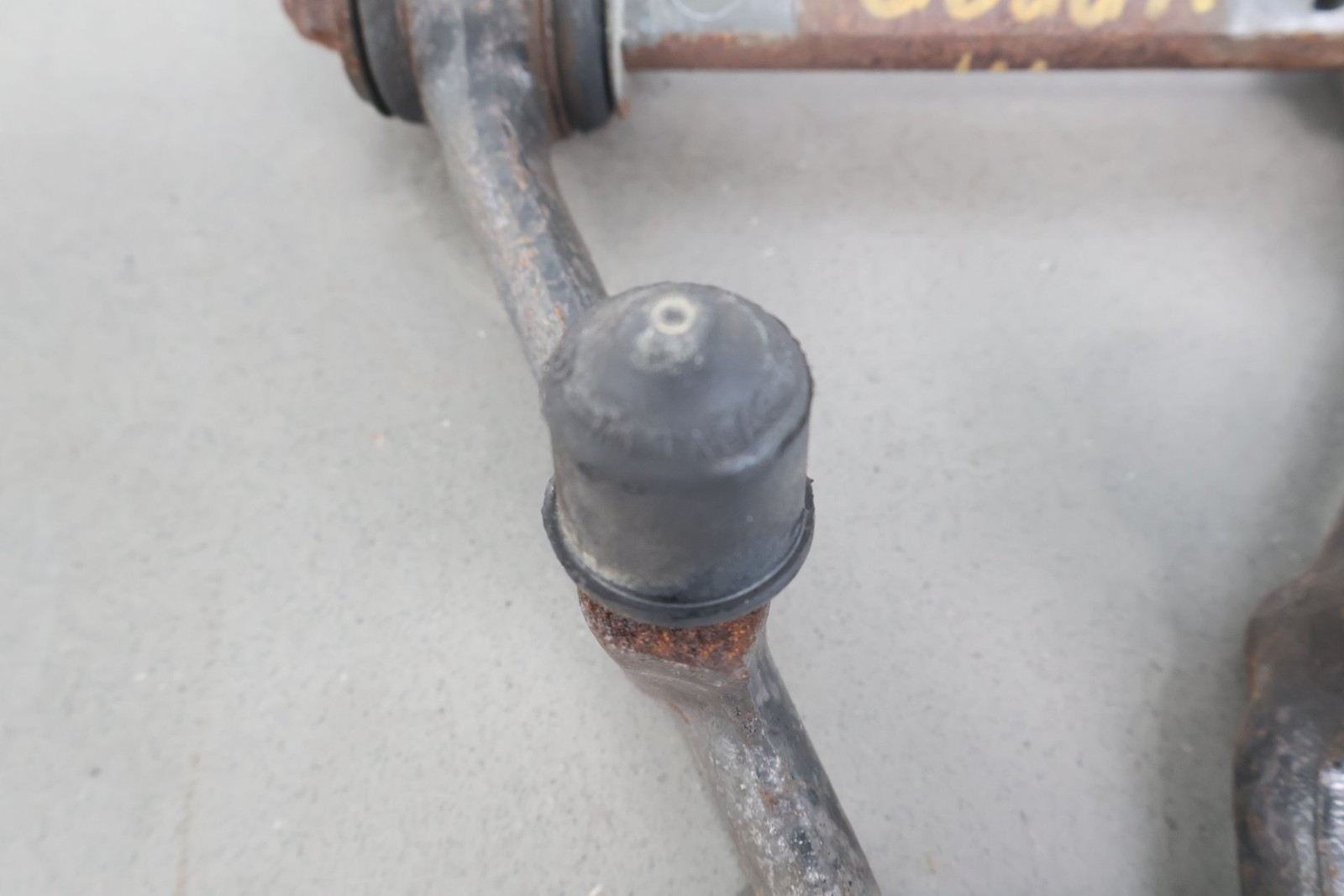 Aston Martin Vantage 2002 Front Right Upper Control arm