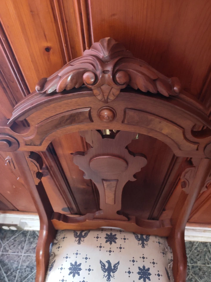 Juego de 4 sillas de comedor antiguas de nogal macizo recogida local Foto 4 de 4