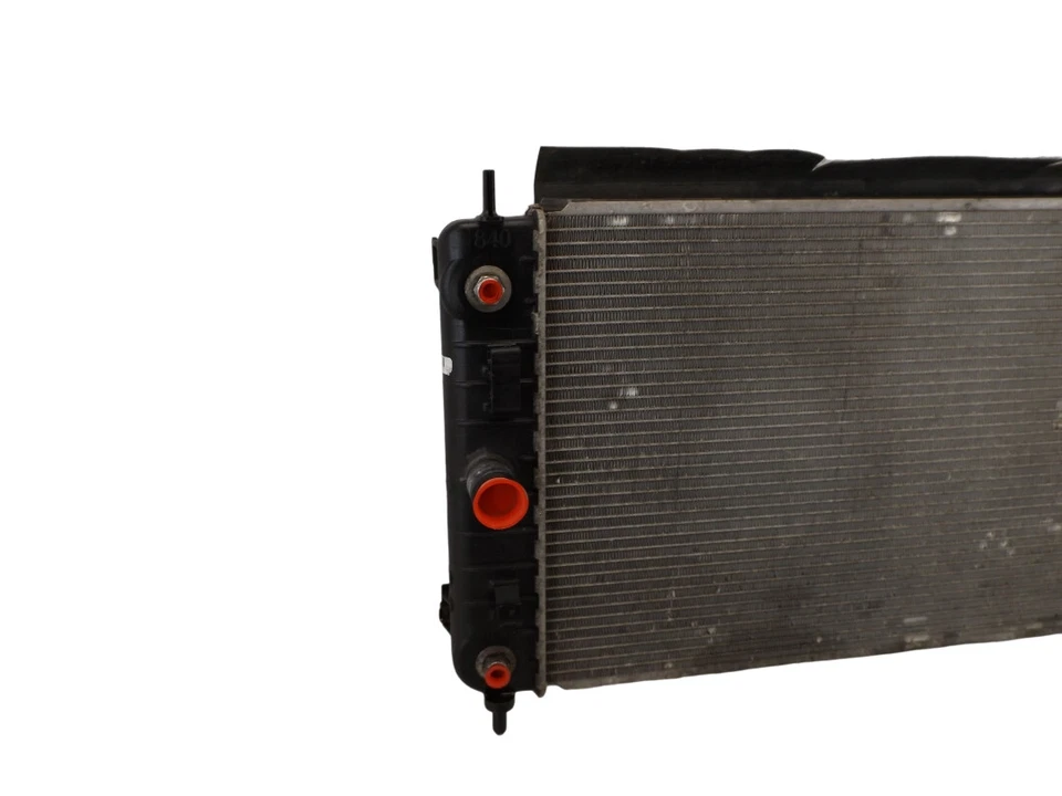 2005-2010 Pontiac G6 Engine Radiator Used OEM 52495681 - Imagem 2 de 4