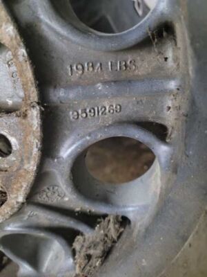 Used Wheel fits: 1990 Chevrolet Blazer/jimmy (full size) 15x7 aluminum Grade A