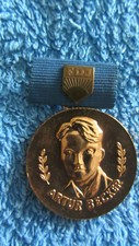 Medaille Artur - Becker in Bronze - DDR Abzeichen Orden 