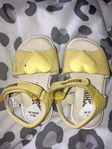 girls moschino sandals