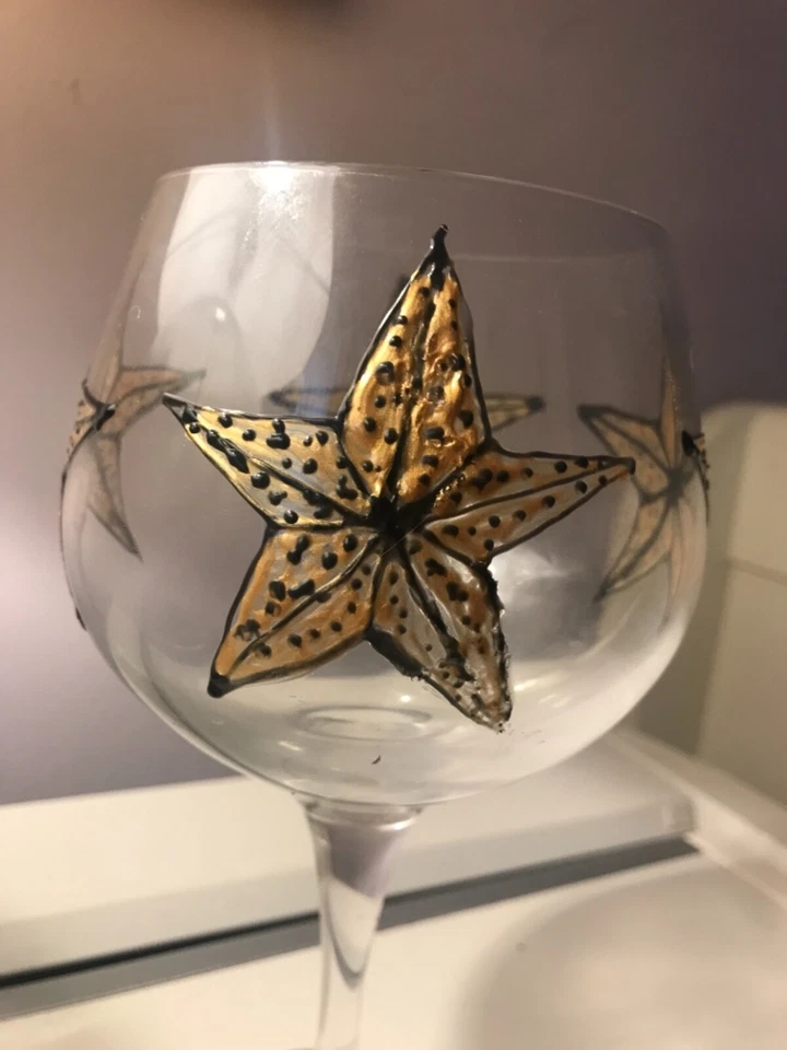 Hand painted black and gold star gin glass. Dishwasher  safe  - Image 3 of 4