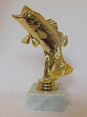 MARKENLOS RS-7 Angel-Figur , Barsch Pokal Angler Trophäe ca. 17,5 cm inkl. Gravur-Schild