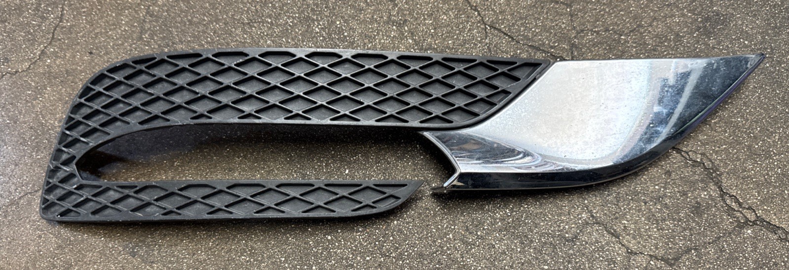 2013 2016 BUICK ENCLAVE FRONT RIGHT BUMPER GRILLE GRILL COVER FOG TRIM OEM
