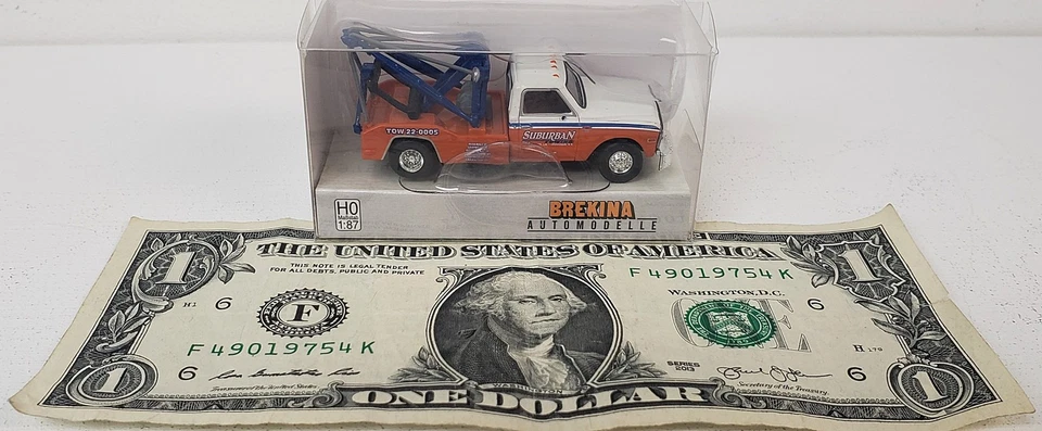 Brekina NEW HO 1/87 Scale 1968 Chevrolet C 30 Tow Truck SUBURBAN Towing Service - Image 2 of 4