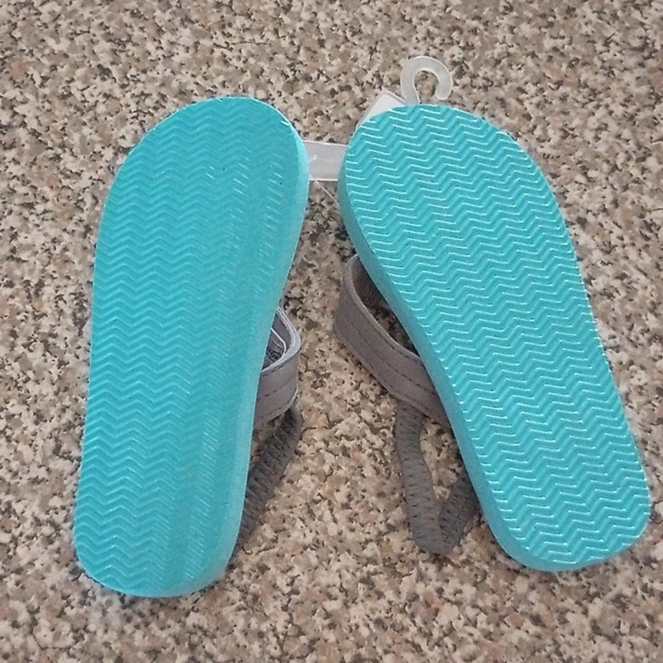 Oshkosh B'gosh toddler size 9/10 flip flops new with tags - Image 2 of 2