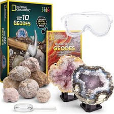NATIONAL GEOGRAPHIC Break Open 10 Premium Geodes includes Goggles and 2...