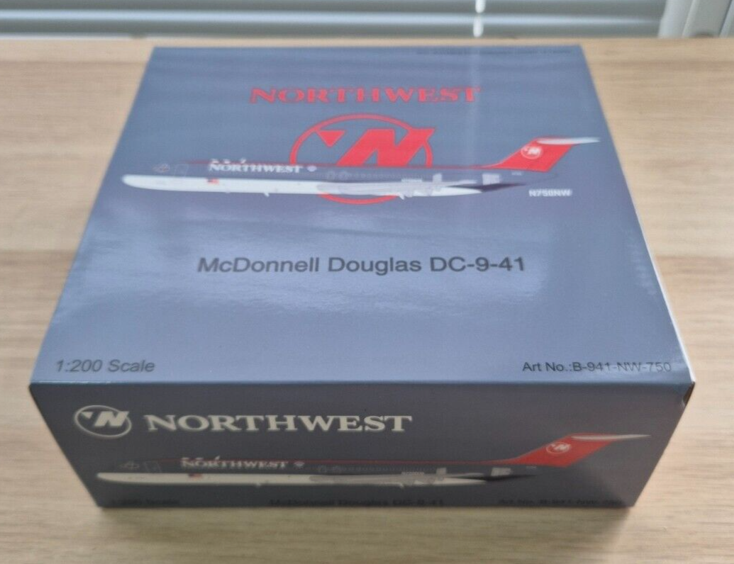 InFlight 1/200 B-941-NW-750 Northwest Airlines McDonnell Douglas