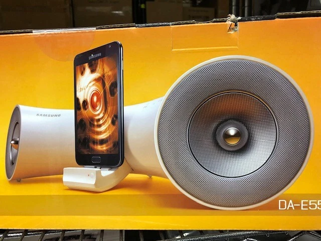 Samsung DA-E550 Doble Base para Apple 30-PIN/Android BT Totalmente Nuevo PARECE RARO GENIAL Foto 2 de 4