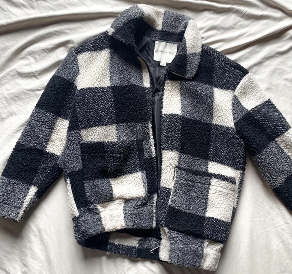 american eagle black and white plaid teddy bear jacket XS - Imagem 2 de 4